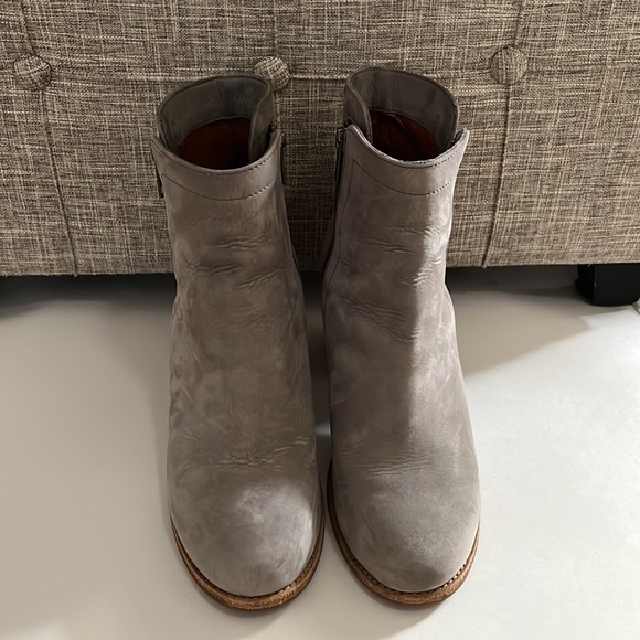 Frye Addie Double Zip Booties Sz 8 - Picture 5 of 9